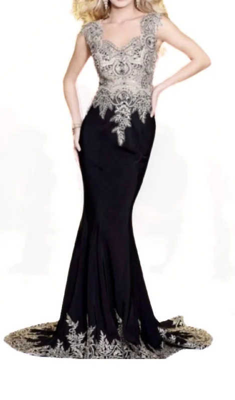 Lace Long Gown In Black